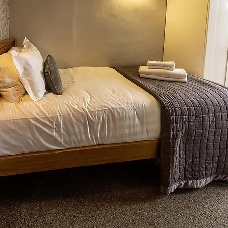 The Green Dragon At Bedale By Oyo 3*