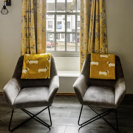 The Green Dragon At Bedale By Oyo 3*