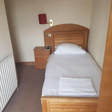 The Green Dragon At Bedale By Oyo 3*